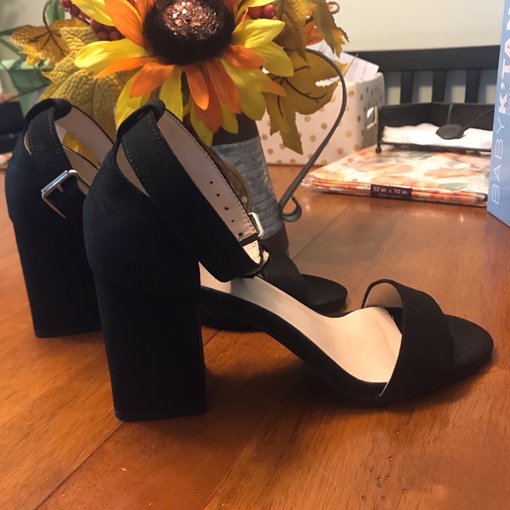 NWOT never worn. Size 7wide